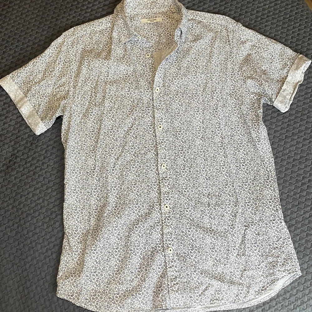Mens small button SS shirt